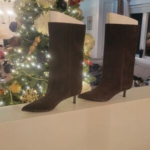 Womans chocolate brown suede boots
